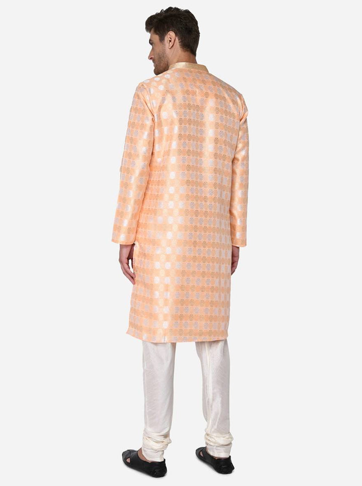 Elegant peach kurta set, ideal for enhancing your ethnic wardrobe.