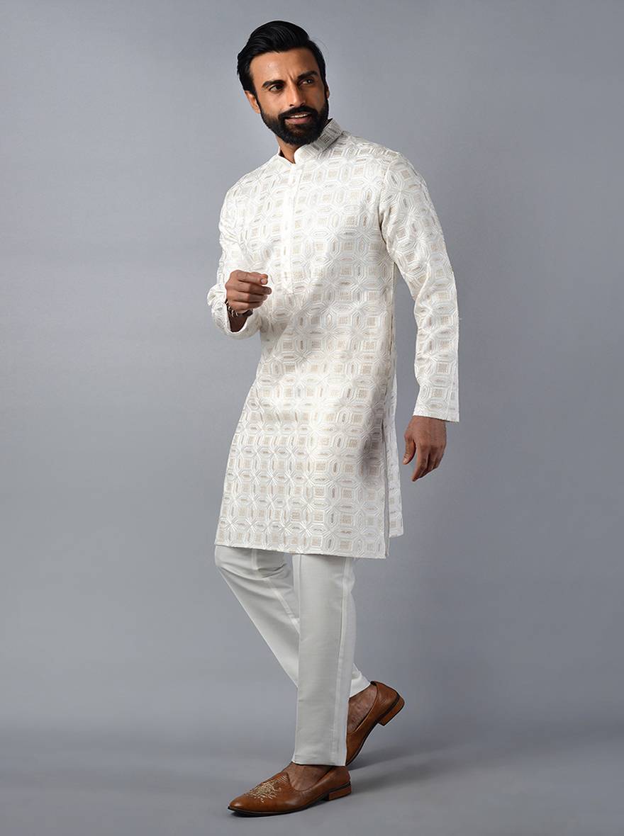 Luxurious off-white kurta set made from lustrous silk blend, ideal for festive gatherings in the USA.