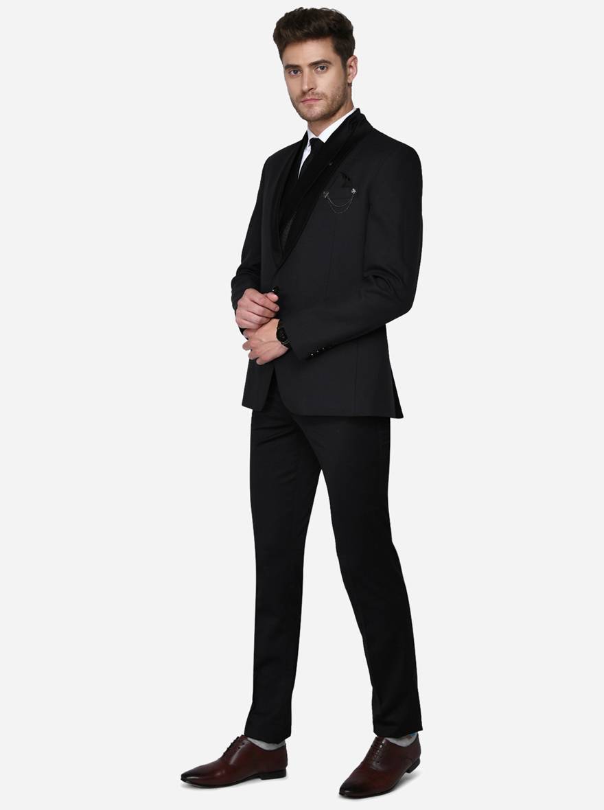 Elegant men's black suit designed for comfort and style, ideal for weddings, professional events, and formal gatherings.