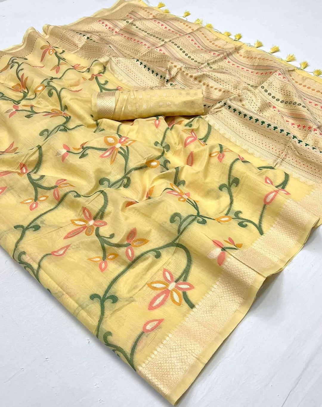 Luxurious Jamdani Malmal Spun Cotton Saadi | Intricate Print for Festivals