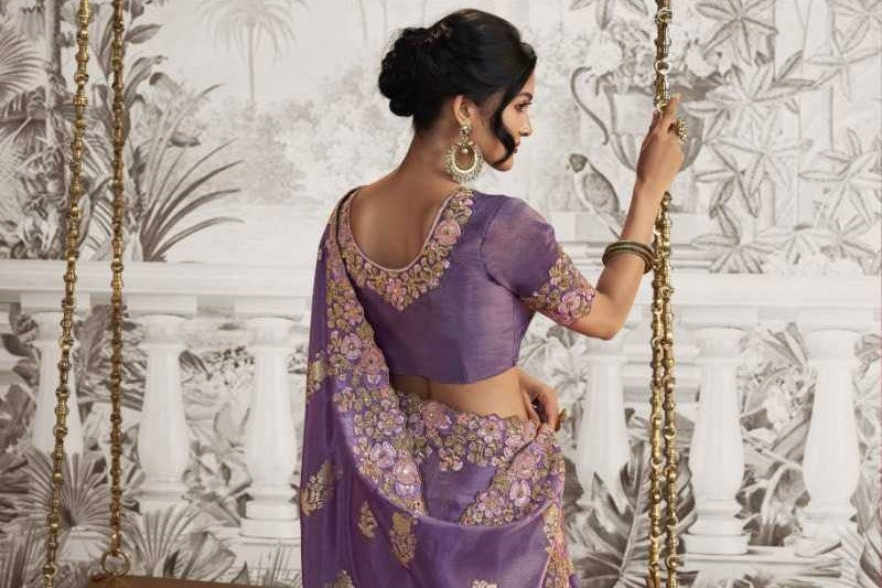 Lavender Dream Dola Silk Saree | Intricate Zari Work and Graceful Latkan