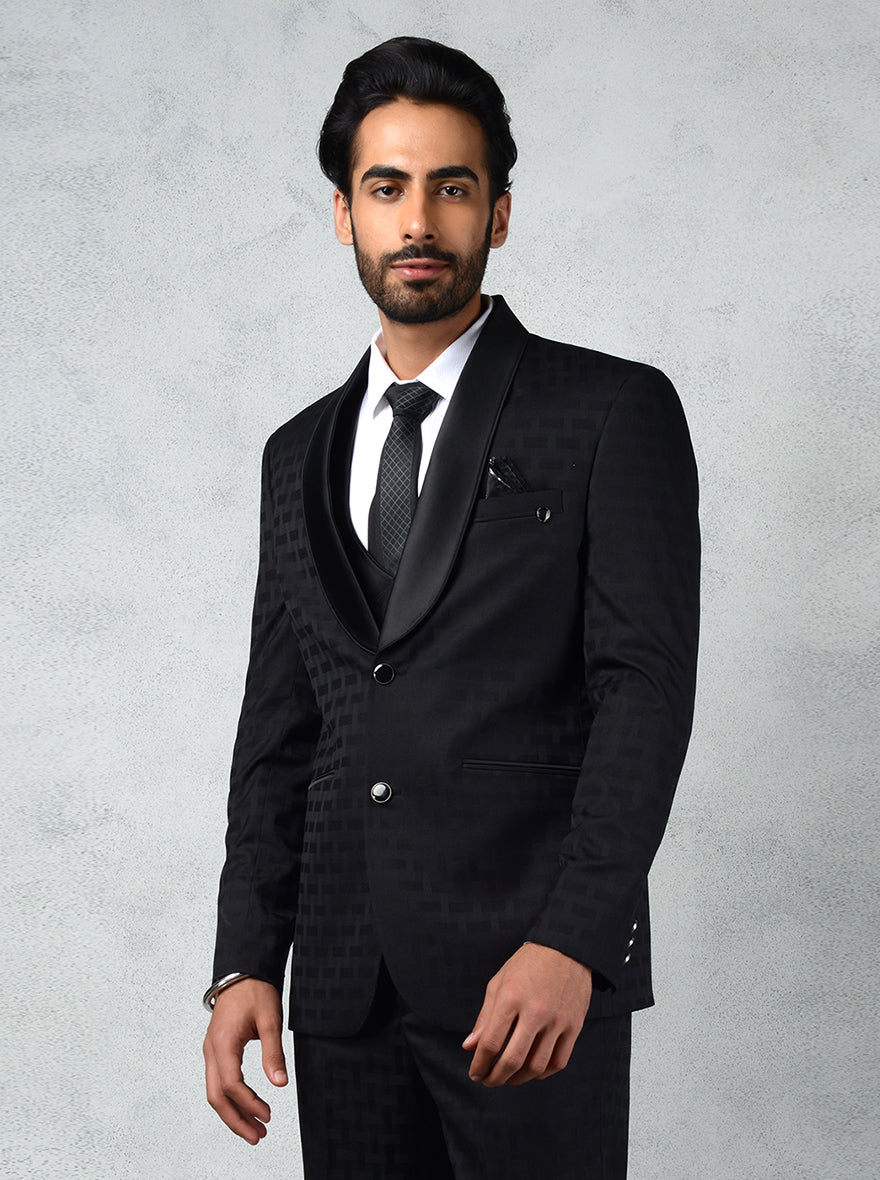 Stylish black tuxedo suit in five pieces, ideal for weddings and proms, ensuring comfort and elegance for formal events.