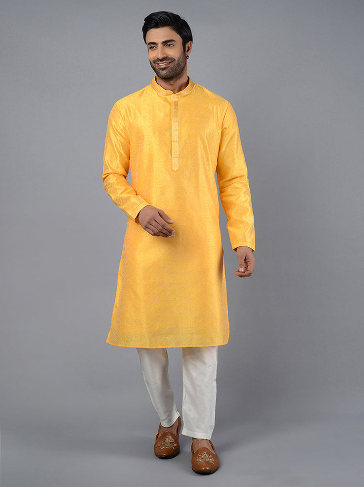 Chic yellow kurta set with a straight fit, designed to make you the center of attention at festive events in the USA.