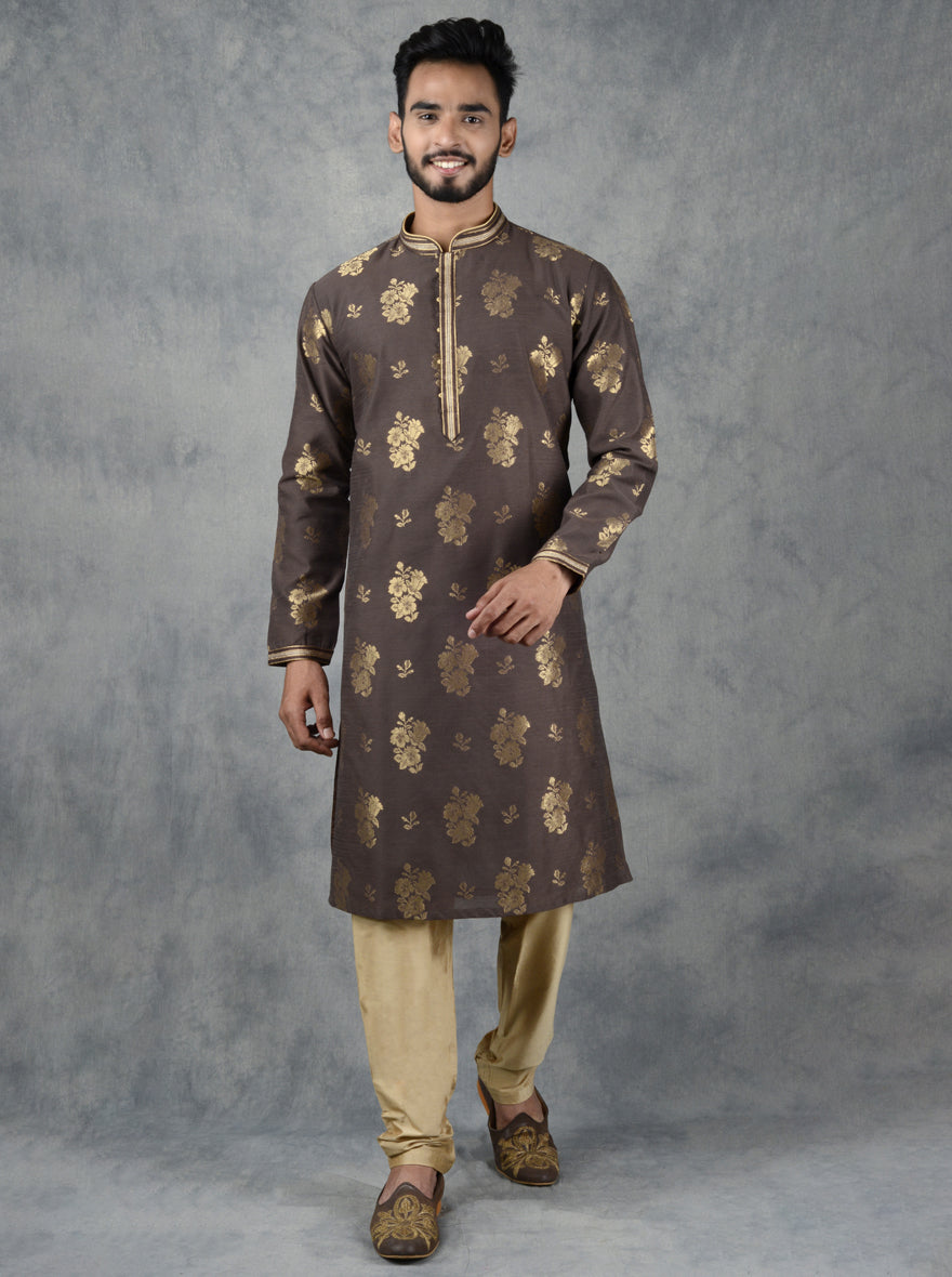 Chic brown kurta set, adding a stylish edge to your wardrobe.