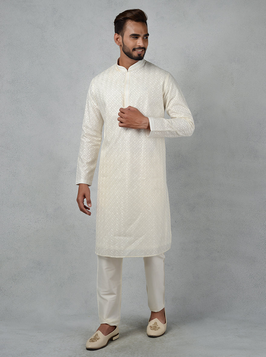 Stylish off-white kurta set for chic men's fashion.