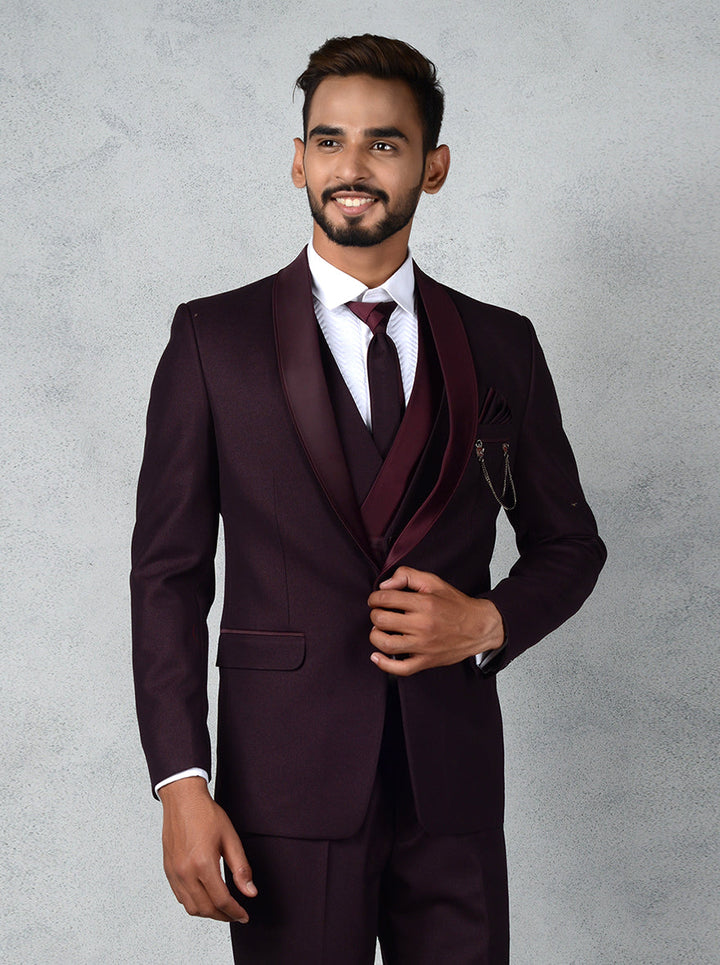 Men's wine wedding suit, blending comfort with sophisticated style for weddings and special occasions.