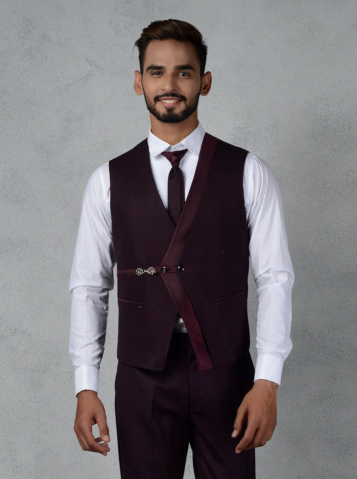 Chic wine wedding suit for men, ideal for special events, offering comfort and stylish design for a perfect fit.