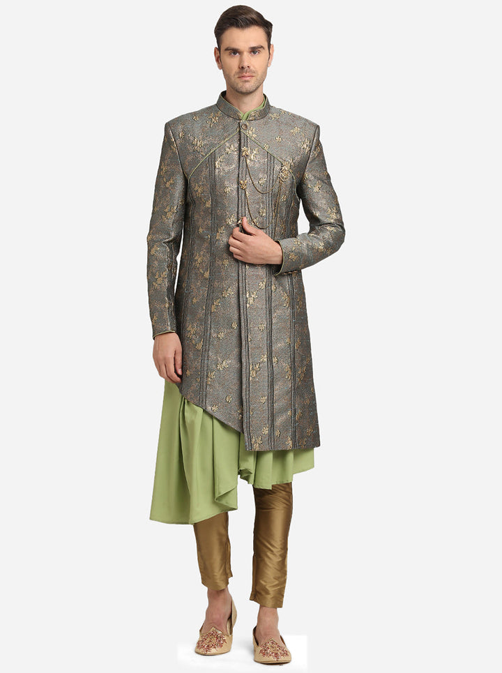 Celebrate in style with this sophisticated Grey Indo Western outfit, crafted for elegance and comfort.