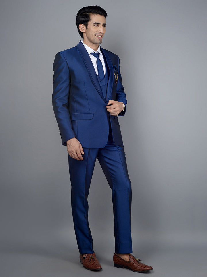 High-quality royal blue suit perfect for men, suitable for weddings and celebrations, making a memorable fashion statement.