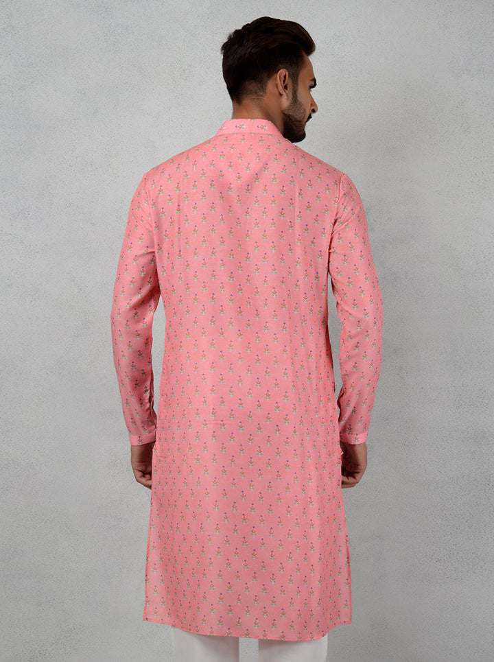 Eye-catching kurta pajama for celebrations in the USA.